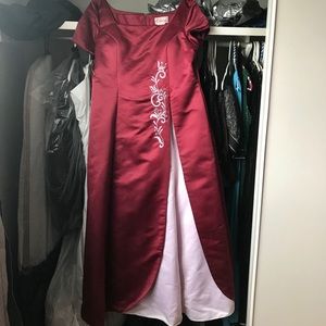 Red/pink satin shirt-sleeved gown